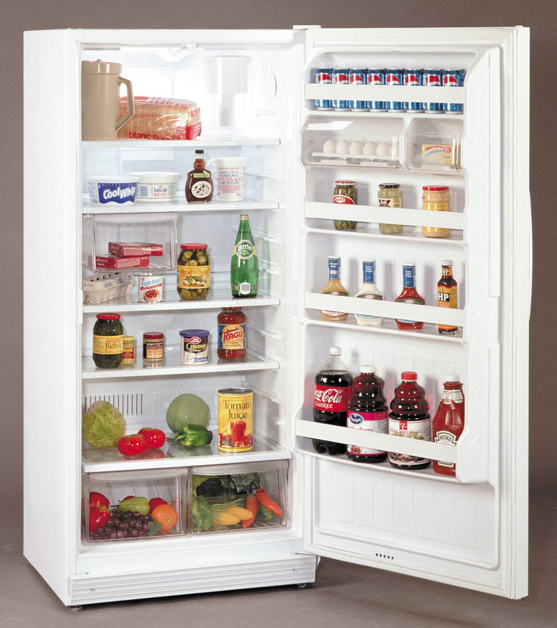 Một lưu ý nhỏ để sử dụng tủ lạnh đúng cách là sắp xếp nước uống có gas gọn gàng, cẩn thận theo chiều thẳng đứng.